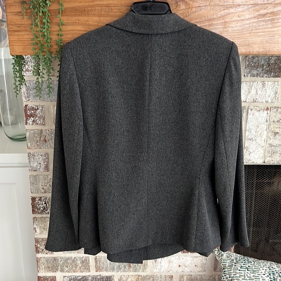 Petite Sophisticate Suit - Picture 5 of 7